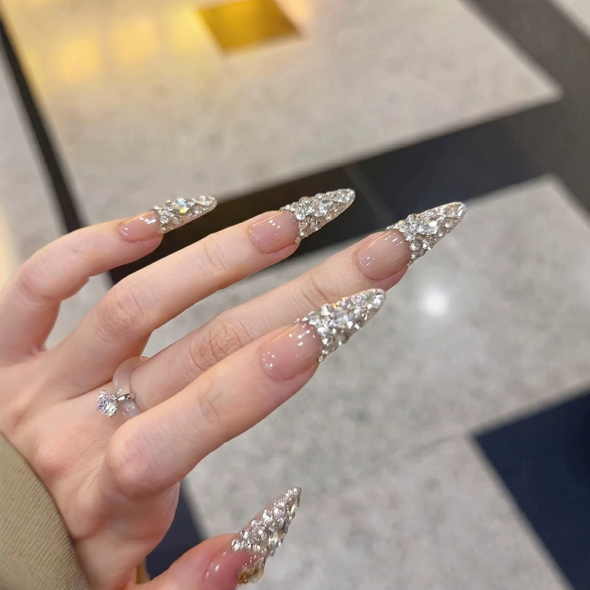 Nail Art Press On - 10 قطع أظافر لاصقة لامعة لحفلات