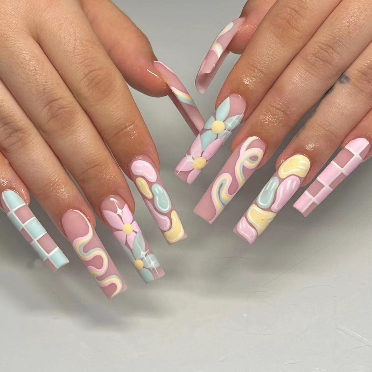 24 قطعة الأظافر الفرنسية السود - مراجعة Nail Art Press On وسعره