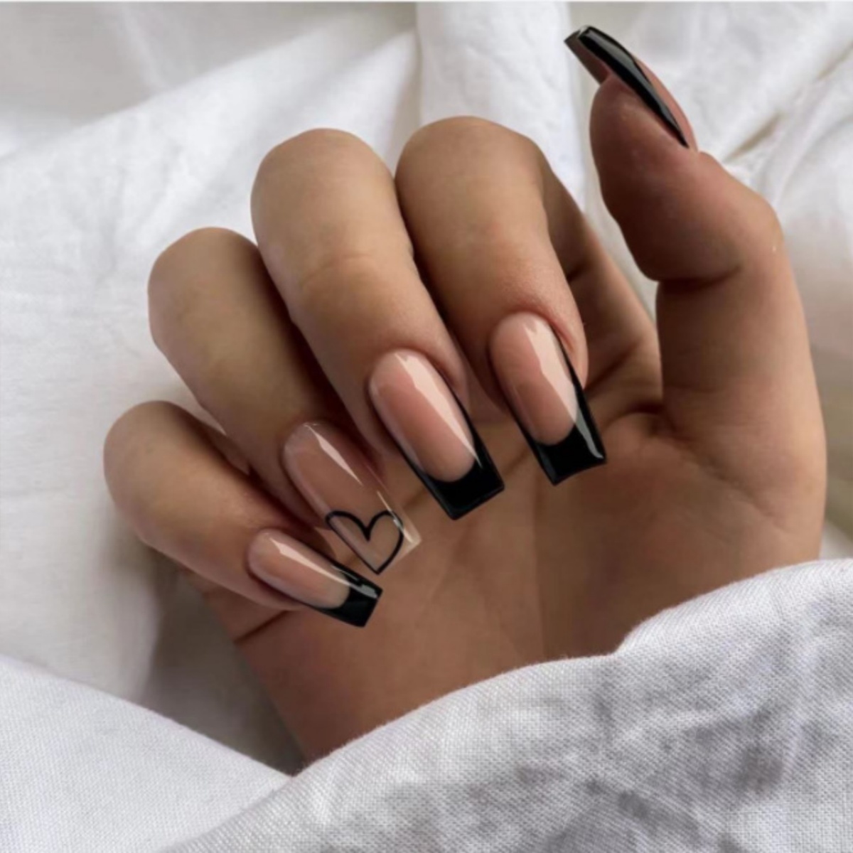 24 قطعة الأظافر الفرنسية السود - مراجعة Nail Art Press On وسعره